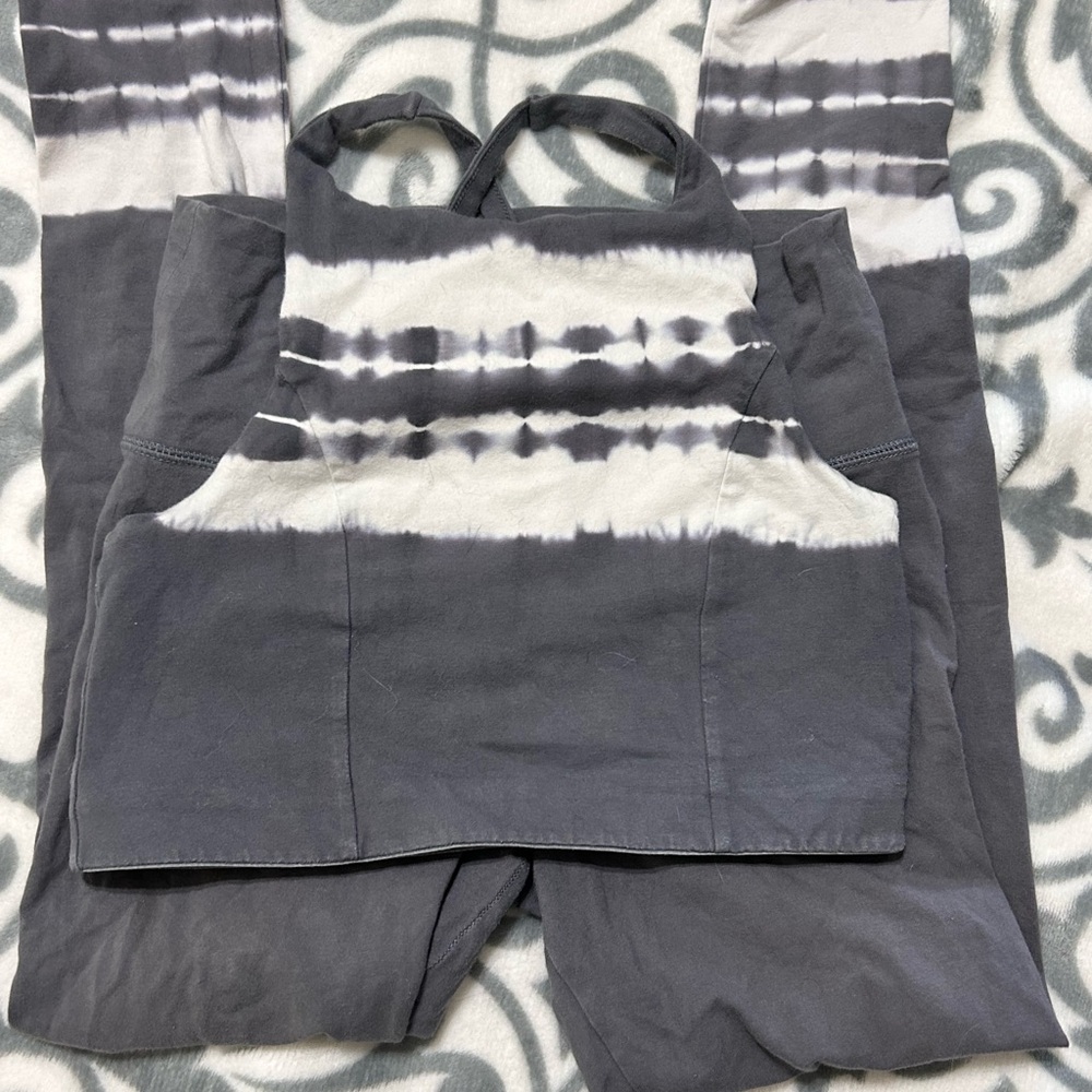 Aerie yoga set grey and white wash out size medium